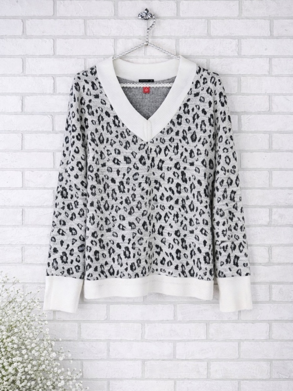 Vince Camuto Animal Print V Neck Long Sleeve Sweater Size S